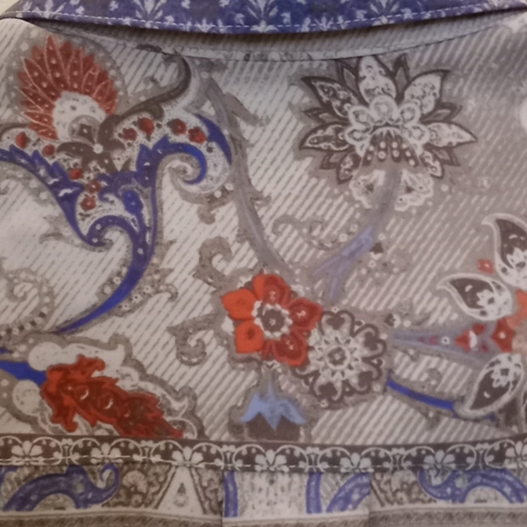 Chico's Venetian Murals Roll Tab Sleeved Blouse - Picture 8 of 14